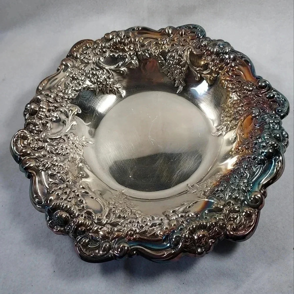 Oneida USA Round Silver Plate - Picture 3 of 7